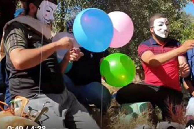 Filistinliler, yangın balonlarını siyonist çetelerin üzerine daha sık göndermeye başladı