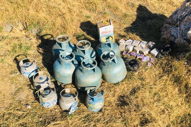 Mutki'de 11 adet dolu tüp ve yaşam malzemesi ele geçirildi