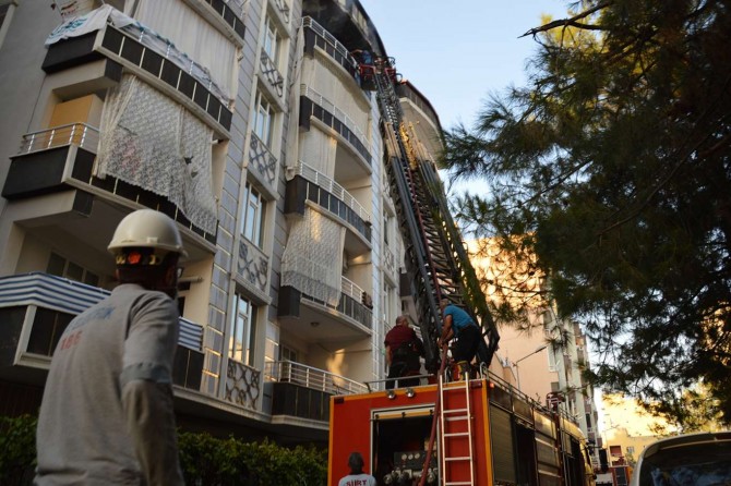 Siirt’te yangında mahsur kalan annenin imdadına itfaiye ekipleri yetişti