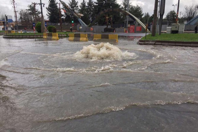 Meteorolojiden yerel çok kuvvetli ve şiddetli sağanak yağış uyarısı