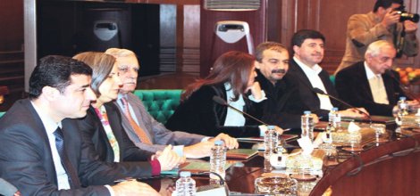 Öcalan'ın önerisi BDP'yi ikiye böldü