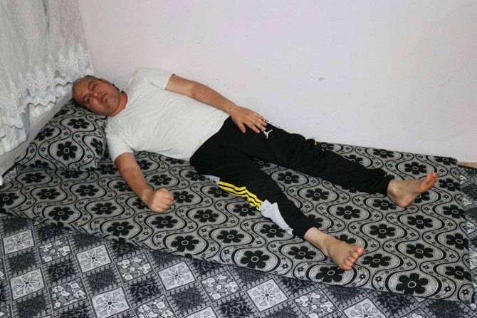 Beyin tümörü nedeniyle acil ameliyat olması gereken genç yardım bekliyor