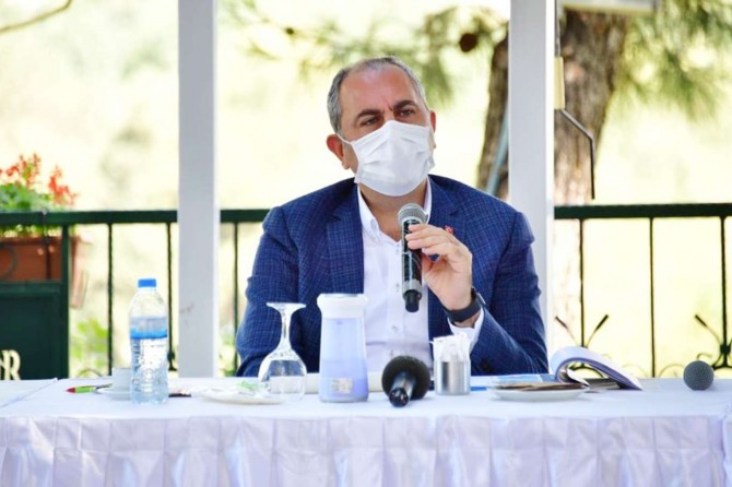 Adalet Bakanı Gül, kadın cinayetlerini terör eylemi olarak nitelendirdi