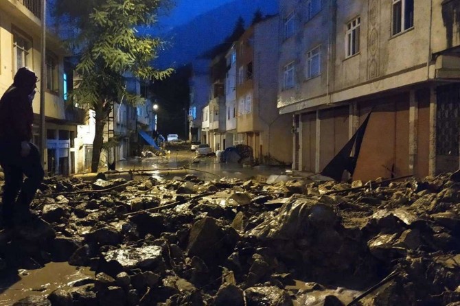 Li Gîresûnê lehî: 5 jê leşker 12 kes winda bûn