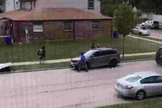 ABD polisi, siyahi bir erkeği sırtından yedi el ateş ederek vurdu