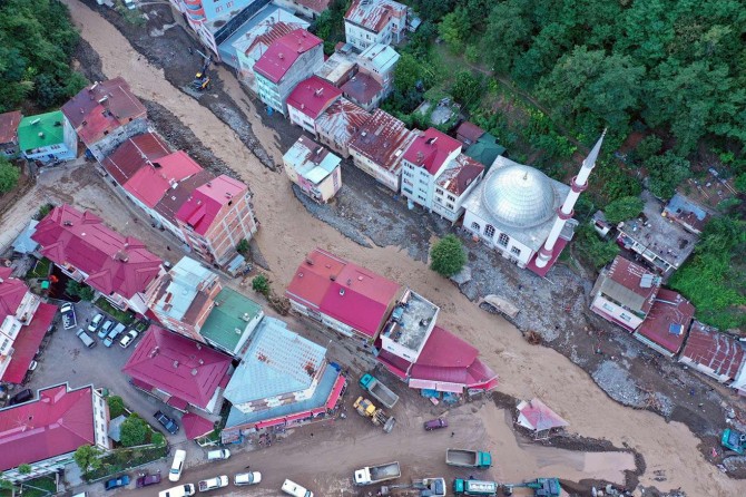 Giresun’daki selin oluşturduğu tahribat havadan görüntülendi