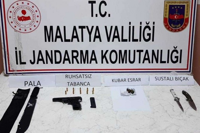 Yeşilyurt'ta yapılan uyuşturucu operasyonunda 4 kişi yakalandı