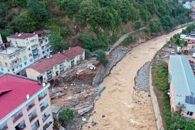 Death toll from flash floods in northeastern Turkey rises to 8