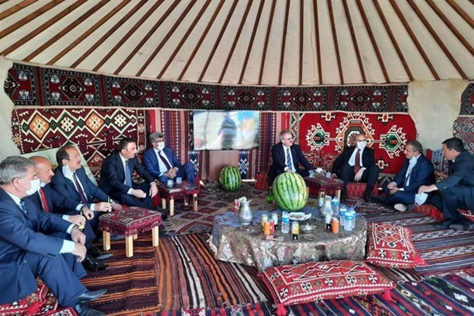 Diyarbakır Valisi Karaloğlu, Ahlat Otağı'nda bölge valileri ile bir araya geldi