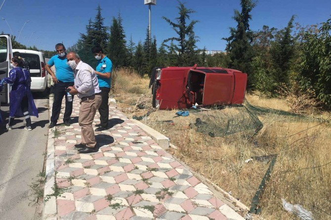 Kaldırıma çarparak takla atan araç sürücüsü kazayı hafif sıyrıklarla atlattı