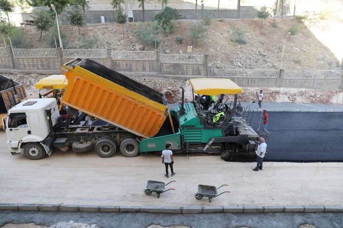 Artuklu Beleyesinin yol ve kaldırım çalışmaları sürüyor