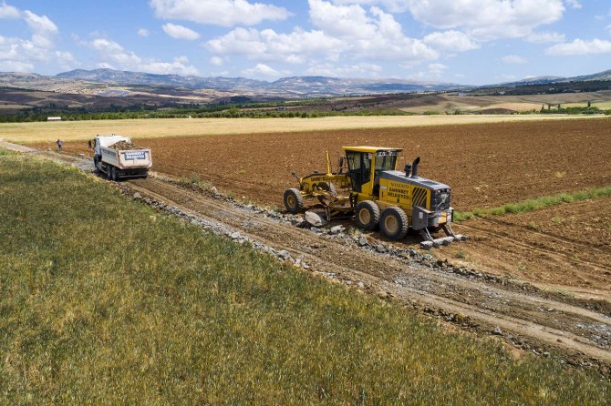 Gaziantep’te köy yolları genişletiliyor