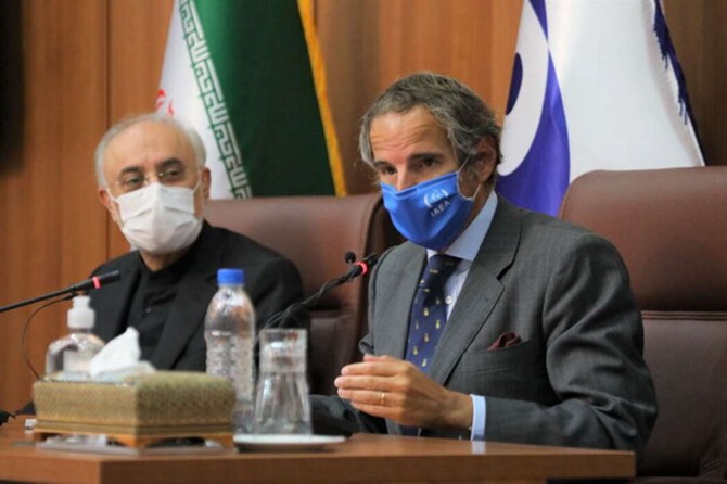 İran iki nükleer tesisini UAEK denetimine açtı