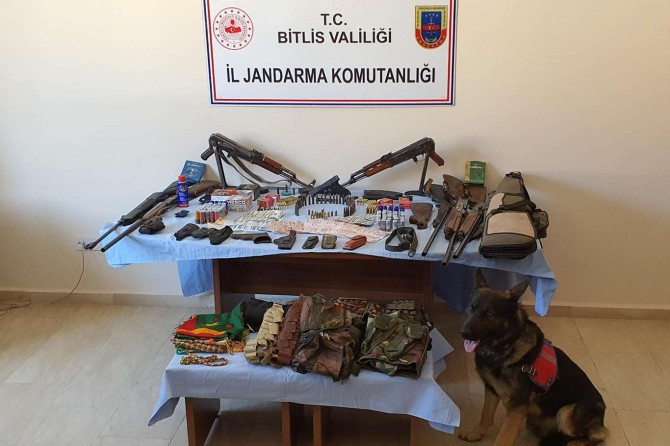 Bitlis’te çok sayıda silah ve mühimmat ele geçirildi