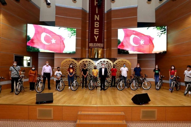 Gaziantep’te Cumhurbaşkanı Erdoğan’ın doğalgaz müjdesini bilen 40 kişi ödüllendirildi