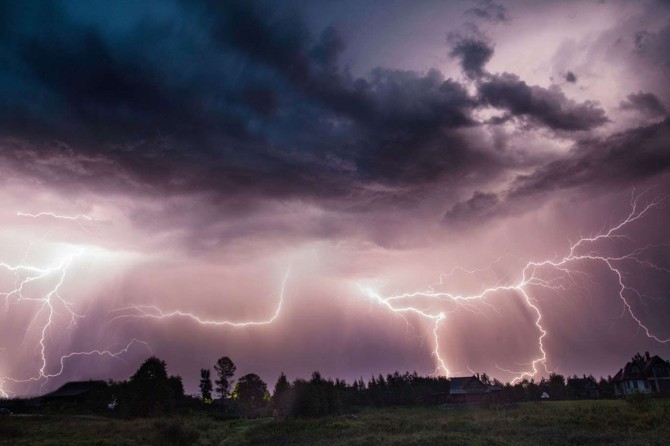 Li Ugandayê 9 zarokên ku birûskê li wan da canê xwe ji dest dan