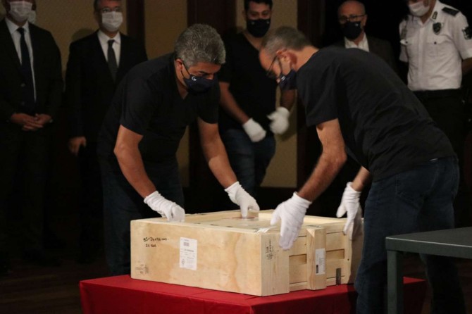 Fatih Sultan Mehmet'in İBB'de sergilenecek olan tablosunun lansmanı yapıldı