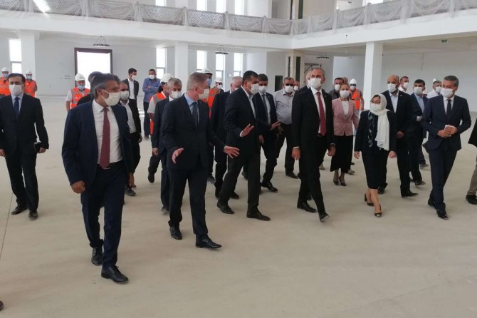 Adalet Bakanı Abdulhamit Gül, Gaziantep'te incelemelerde bulundu