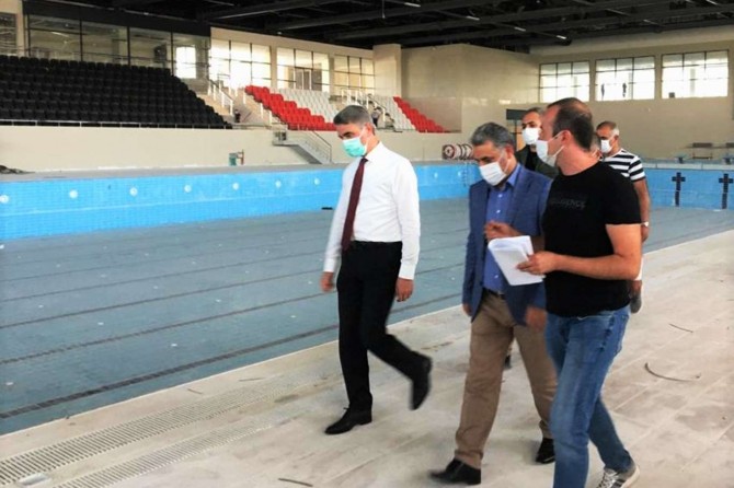 Malatya Valisi Baruş, Gençlik ve Spor İl Müdürlüğünde incelemelerde bulundu