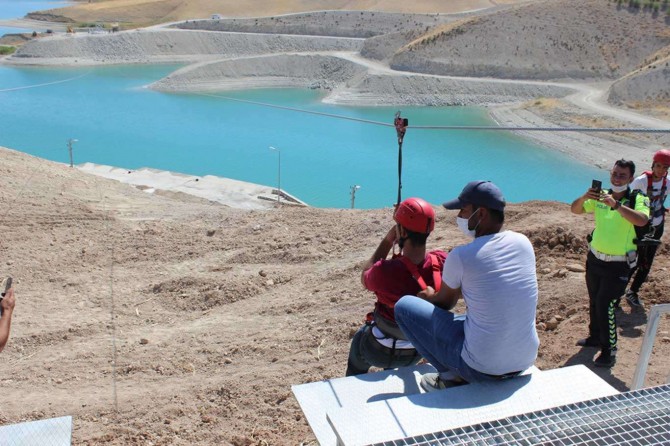 Bölgenin ilk zipline parkuru Samsat'ta açıldı