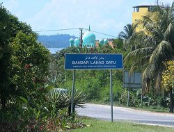 Malezya'da Müslümanlara hava saldırısı