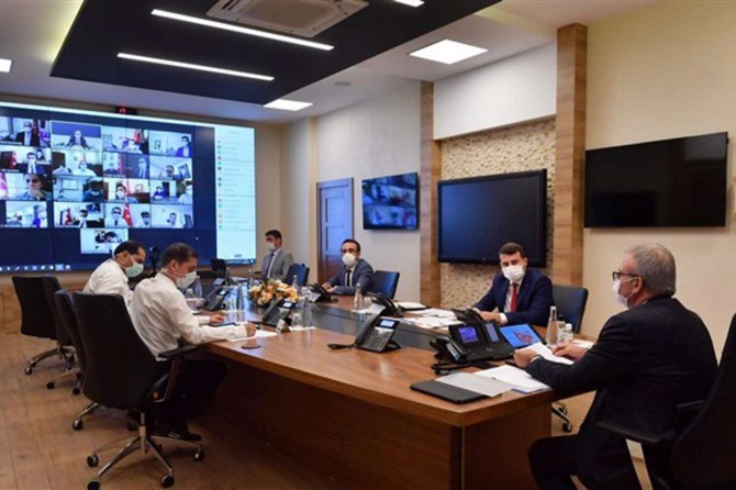 Diyarbakır Valisi Karaloğlu, kaymakamlar ve sağlık müdürleriyle toplantı yaptı