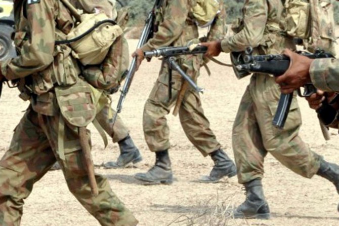 Pakistan'da askerlere saldırı: 3 ölü