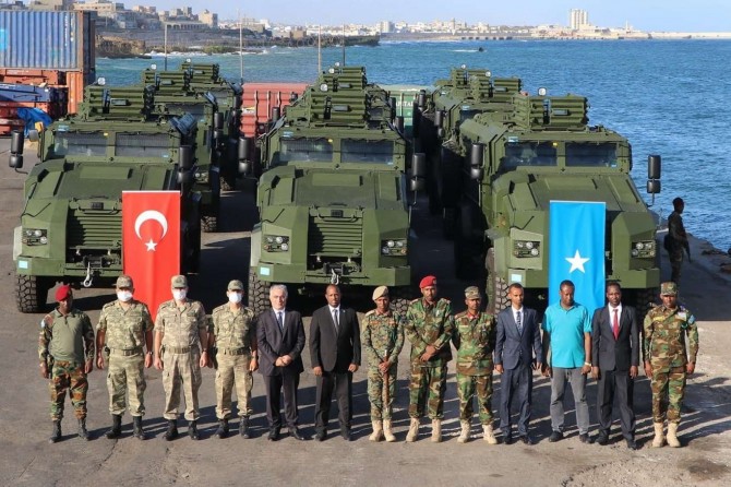 12 adet yerli ''KİRPİ'' Somali'ye teslim edildi