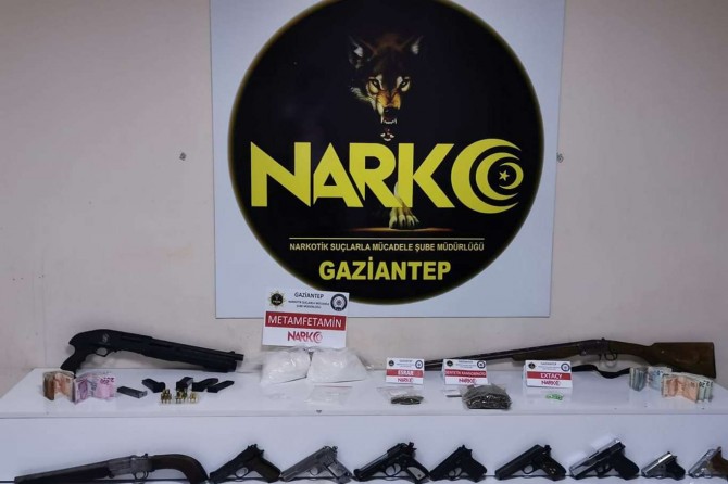 Polis operasyon yapınca uyuşturucuyu bebek bezine gizlediler