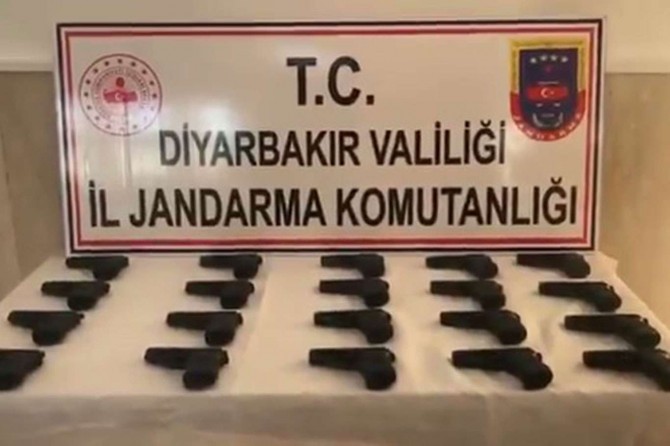 Diyarbakır'da yasadışı silah operasyonunda 3 şüpheli suçüstü yakalandı