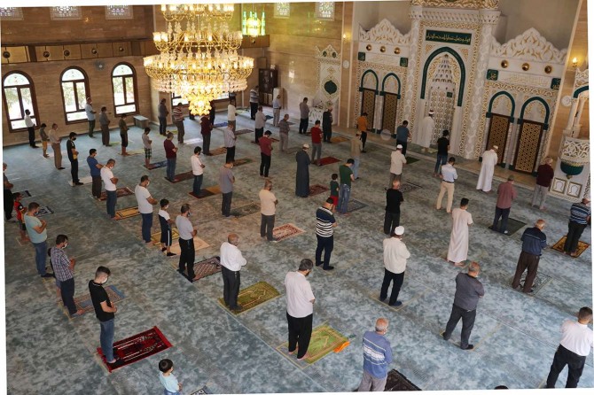 Covid-19 ile mücadelenin en iyi örneği camiler oldu