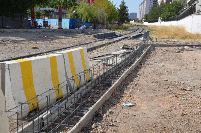 Devlet Demir Yollarının ihata duvarı projesi Diyarbakır'ı 2'ye bölecek