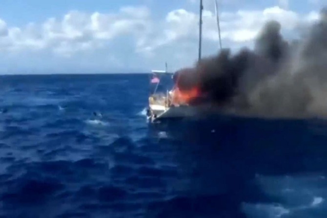 İtalya açıklarında göçmenleri taşıyan teknede yangın: 3 göçmen öldü