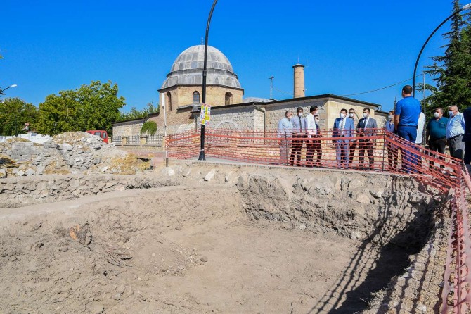 Şahabiyye-i Kübra Medresesinde restorasyon öncesi kazı çalışmalarına başlandı