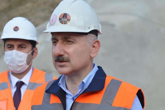 Bakan Karaismailoğlu: "Derelerden etkilenmeyecek projeler yapılacak"
