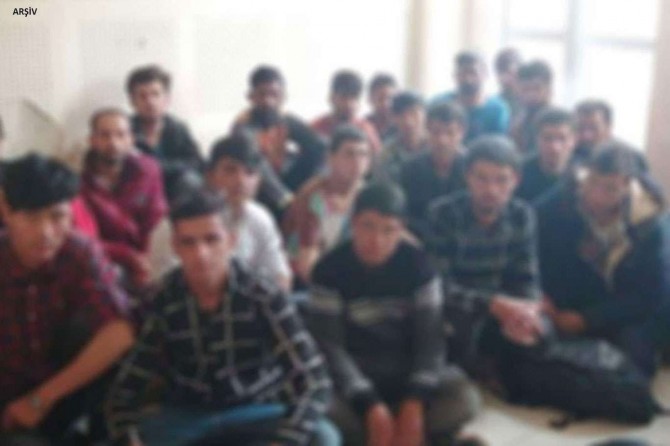 Li Enqerê 20 koçber hatin girtin