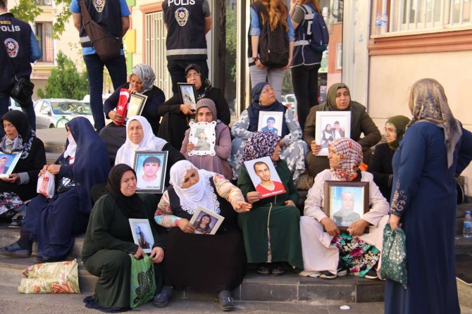 Bir yıl önce başlatılan evlat nöbeti devam ediyor