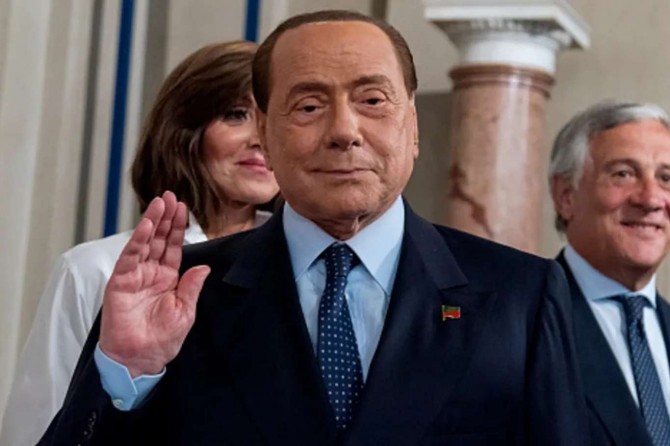 Eski İtalya Başbakanı Berlusconi, Covid-19'a yakalandı