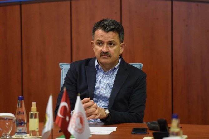 Bakan Pakdemirli: "Vatandaşlarımızı sıcak çarpmasına karşı önemle uyarıyoruz"