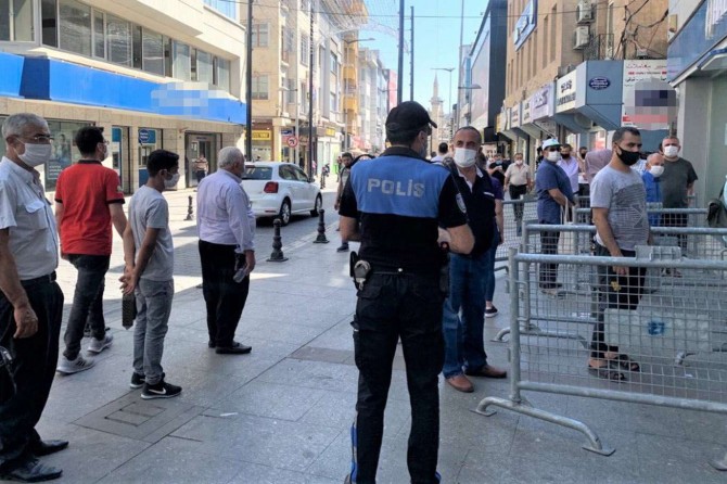 Gaziantep'te Covid-19 tedbirlerine uymayan bin 953 kişiye ceza