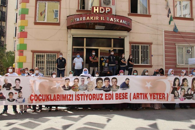 Salek ji ser nobeda dayikên ku li benda zarojên xwe ne derbas bû