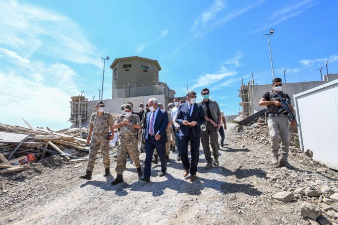 İçişleri Bakan Yardımcısı Ersoy ve Jandarma Genel Komutanı Çetin Van'da