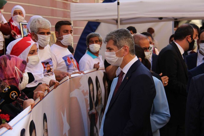 İçişleri Bakan Yardımcısı İnce, evlat nöbetindeki aileleri ziyaret etti