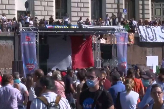 İtalya'da Coronavirus kısıtlamalarına karşı gösteri düzenlendi