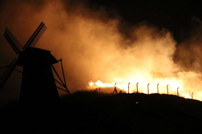 Battalgazi'de düğünde atılan havai fişekler yangın çıkarttı