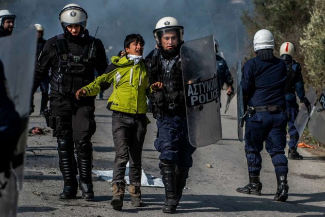 Yunanistan Türkiye sınırındaki birliklerini artırdı