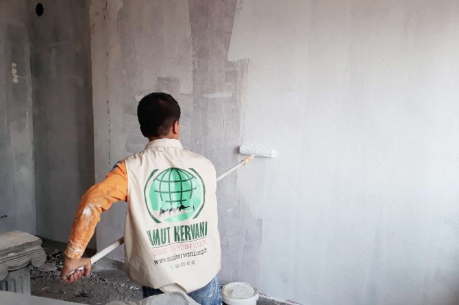 Mardin Umut Kervanından evi yanan vatandaşa yardım