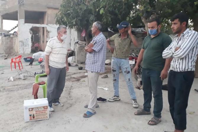 Nusaybin'de evi yanan vatandaşa yardım