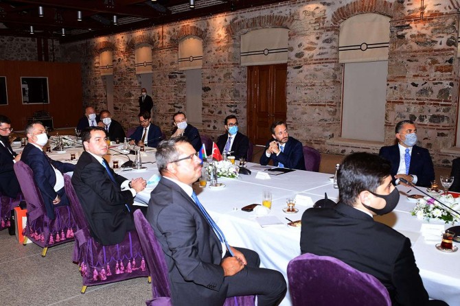 İletişim Başkanı Altun, Azerbaycan Cumhurbaşkanı Yardımcısı Hacıyev ile görüştü