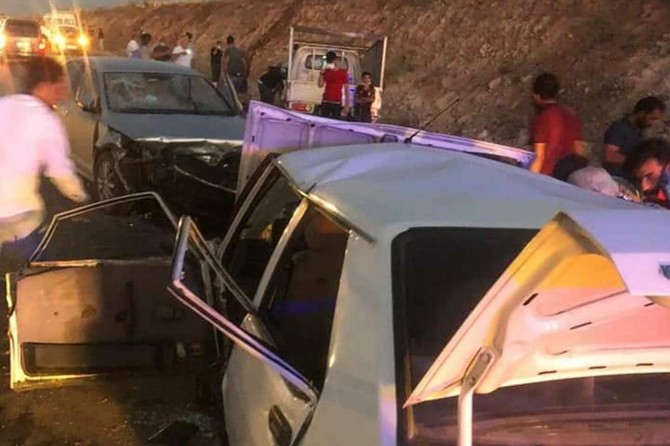 Nizip'de hükümlüleri taşıyan polis aracının da karıştığı kazada 4 kişi hayatını kaybetti